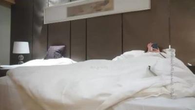 颜值不错黑衣少妇啪啪，近距离拍摄舔逼扣弄后入