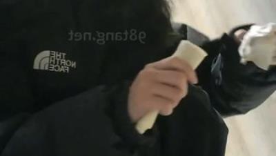 商场女厕全景偷拍美女尿尿穿着睡衣拖鞋居然出现在商场厕所