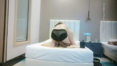 《伟哥洗浴会所寻欢》连续点了两个颜值还可以的女技师六九毒龙全套服务