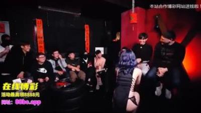 1女14男的情色游戏 60分钟狂嗨多人激战乱操