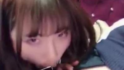 约美容院的小姐姐KTV唱歌 ，两个人在包厢里干坏事，“你看你都硬了 还说不想”被长得漂亮的女人口 真刺激！