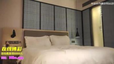 步宾探花极品高颜值长相甜美大奶白裙妹子啪啪，近距离特写口交抬腿侧入