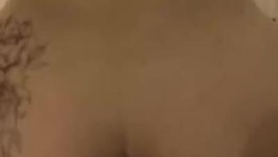 你的蜜桃臀女友，性感美臀妹子后入啪啪，手指扣逼口交特写抽插后入