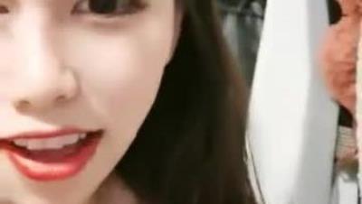 芒果里外多是黄，漂亮红唇妹子道具自慰，开档黑丝跳蛋震动特写翘起屁股