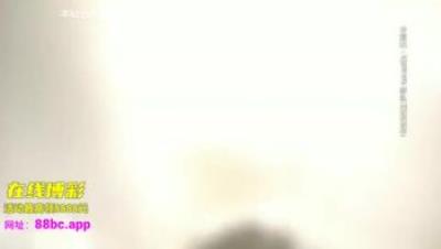 龙哥探花，约了个苗条纹身少妇，翘起屁股摆弄后入抽插