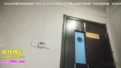 《飘哥☆寻欢》莞式会所连搞两个颜值丝袜女技师SM艳舞毒龙六九啪啪一条龙