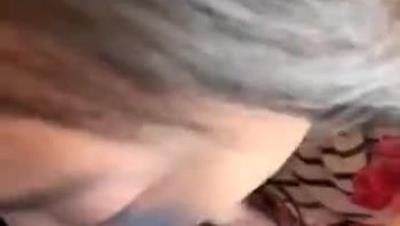 芜湖小骚货陈楠楠，露脸出镜吃鸡巴，一嘴吧唧吧唧的吃蛋蛋，一分多钟就含射了，精液射嘴里 表情那个爽！