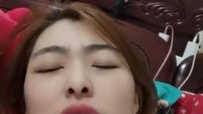 国产良家夫妻居家自拍，【太平公主】极品小少妇，肤白貌美，家中跟老公睡意朦胧中来一炮，娇喘悦耳动听