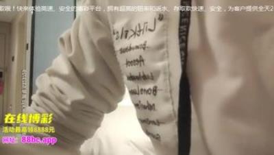 2021.2.8【壹屌寻欢】过年不回家，约操极品外围，肤白貌美，漂泊异乡的孤男寡女一夜风流，香艳刺激人气爆棚佳作