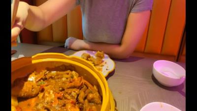 饭店撩矜持少妇，端庄的外表下，竟然如此淫荡