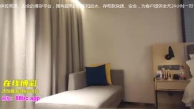 步宾探花约了个高颜值性感黑衣妹子啪啪，脱下内裤摸逼特写口交后入大力抽插