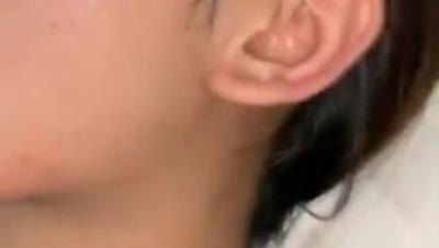 约操平面模特，戴套艹得小骚逼水汪汪，你不是会喷尿么，小骚货爽得只顾着叫床了！