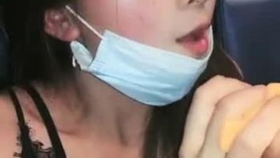 迷人的小姐姐全程露脸KTV喝高了，让大哥吃奶子舔逼，口交大鸡巴压在身下爆草，手抠骚逼拿酒瓶插搞潮喷了