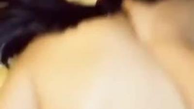 酒店约漂亮粉嫩的小女友 干完还主动的帮女友刮阴毛