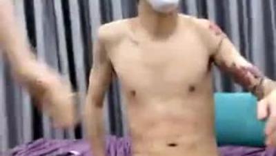 越南约妹新来个长腿眼镜妹面具男双飞淫乱大战 女仆装网袜口交大屌 坐上来套弄操完一个再换另一个