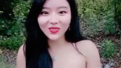 极品美少妇户外猎物偶遇幸运的山区护林员大叔 估计做梦也想不到日常上班还能艳遇 享受后庭极致潮吹