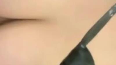 巨乳E奶性感眼镜御姐大尺度假屌自慰，揉搓大奶子逼逼摸酸奶，近距离特写假屌抽插，菊花塞肛塞非常淫荡