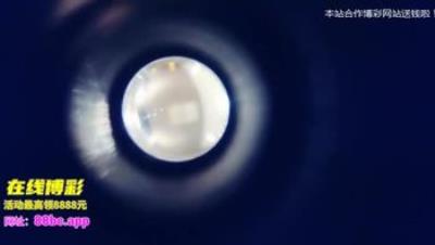 华北丶赵总探花近期最佳蓝色头发外围妹子，近距离拍摄口交舔屌，扶着小腰后入抽插