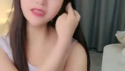 剧情演绎美女晚上找水管工上门维修勾搭，你不寂寞吗看看你JB，揉搓舔奶脱掉丁字裤，跳蛋塞逼翘屁股口交