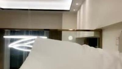 超大巨乳E奶新人妹子长相甜美全裸诱惑，晃动奶子揉搓舔自己奶头，近距离特写掰穴非常诱人