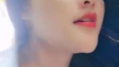 户外小仙女极品大长腿气质美女，野外山上大战性感蓝色包臀裙，头套男戴假屌抽插抬腿侧入，边操边摸奶子掰穴特写诱惑