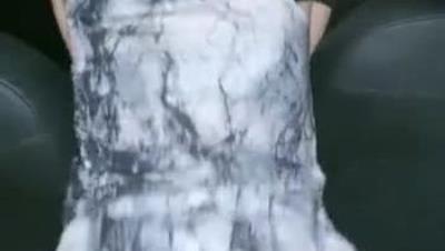 户外车震操极品【Avove】车来车往，路边啪啪探出头看万家灯火，无套内射粉嫩鲍鱼打湿一片