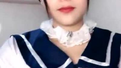 卡哇伊嫩妹情趣装丁字裤自慰诱惑，撩起衣服露奶扭动，粉色嫩穴看着非常诱人