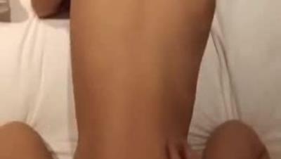 瑜伽女教练成功拿下，“你趴到墙上”，“不要酱紫拍我”，吃下嘛吃下宝贝，“我喜欢你这样操我”，有趣对白！