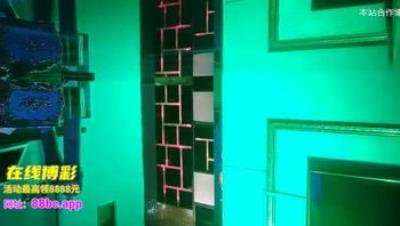 歌厅探花老哥点了个少妇回房间啪啪，穿黑丝沙发上调情口交，搞完一炮再到床上操，后入晃动奶子