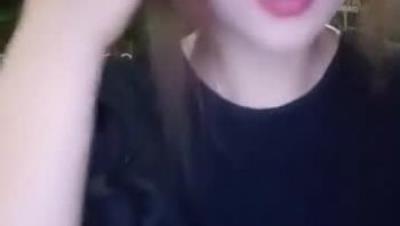 新人小少妇夜晚驾车户外车震 开档黑丝撩起裙子掰穴尿尿 回到车上开操深喉口交 操的我逼好舒服