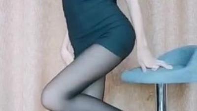 看一眼就有感觉的邻居御姐，盼望赤裸站在你面前，美女是如何洗澡滴，洗澡是这么骚气，受不了啦！