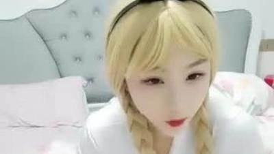 姐夫小姨子 新来金发麻花辫妹子，情趣兔耳朵短裙诱惑，翘起屁股掰穴揉逼