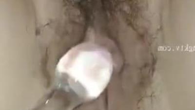 皮肤白皙人妻御姐『爱琳』 制服学生装极品粉穴架起来操