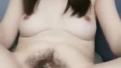 重庆林允高颜值美女OL装诱惑短裙黑丝，脱衣舞扭动开档丝袜翘起屁股，沙发上张开双腿掰穴