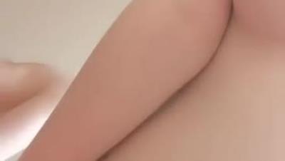 专业草老外，双飞两个颜值不错的外国妞，轮流口交大鸡巴奶子翘挺骚逼诱人还没几根毛，轮草爆草抽插