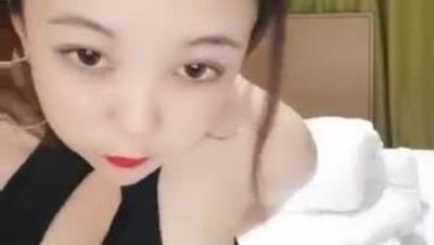 肤白貌美小少妇黑丝情趣装诱惑 大黑牛自慰骚穴 从床上玩到厕所呻吟不断高潮不止刺激