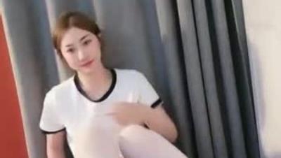 盛世容颜【奶放多了】纯情御姐，小穴好骚气，跳蛋棒棒狠狠抽插淫穴，好久没被男人碰过了，饥渴如狼！