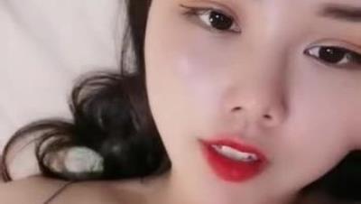 超级巨乳【38H罩杯妹妹】巡航导弹巨乳来袭，水来啦，厕所尿尿完了扣穴自慰，吃奶奶，真爽啊！