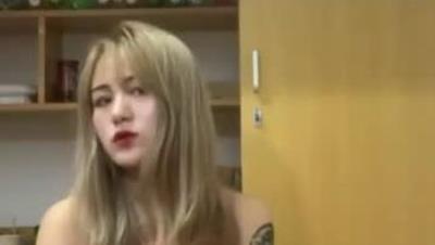 大四考研母狗 舍友都离校了 宿舍只剩下自己 淫语骚话不断，“天生就是个炮架子，主人干我屁股，啊啊”！