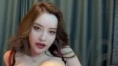 网爆微博百万级博主【戴安娜 】和土豪1V1视频流出尽情展示傲人身材 各种情趣诱惑肥逼爆乳有钱人随便指挥