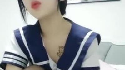 骚学妹丝袜制服诱惑，小哥一来就给她扒光掰开骚逼给狼友看，多体位干上天，高潮不断