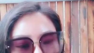 最强户外勾搭美娇娘 景区凉亭情趣诱惑勾引幸运大叔 例假刚过急需肉棒 爆菊口爆吞精全是拿手绝活