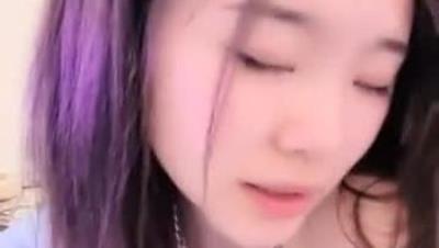 清纯可人小熊维尼 淫声荡语黑丝情趣诱惑 大奶子好挺 无套揉奶抽插，颜射口爆吞精