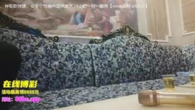 歌厅探花陈先生极品甜美00后 摇摇塞子进入正题 撩起裙子要看逼逼 大白屁股骑乘啪啪啪心疼妹子