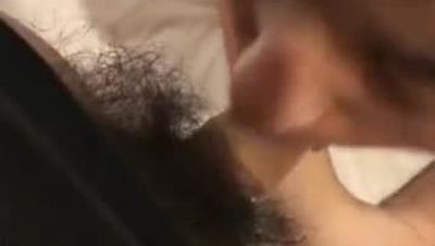 少妇太有女人味了，看样子是和情人在偷情吧，不像是老夫老妻的，穿上连体黑丝性感极致，刚刚开始放入鸡巴，下面已是水汪汪