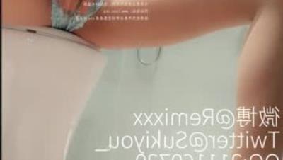 最新7月窈窕身材网红尤物【草莓味的软糖呀 】新作-浴室后庭欢 玩乳揉穴淫荡呻吟 后入美穴