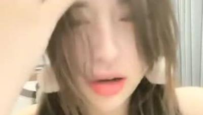 正点巨乳【魔鬼身材】这奶子真劲爆，看着好有性欲，骚逼随着音乐妞骚臀舞！