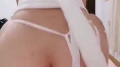 淫荡女友『小芽芽不乖』白虎小萝莉花式做爱各种满足