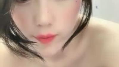 高颜值冷艳美人【嘴角的樱桃汁】，白虎淫穴干干净净，大尺度掰开双阴唇看里面的结构！