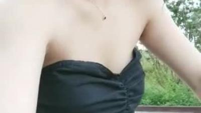 【骚狐狸巡街】下午溜达公园勾引路人，“随便聊一会嘛，我没有男朋友”，找空地做爱，艹菊花 淫乱啊！